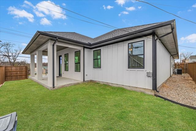 2561 Burton Avenue, Fort Worth, TX 76105