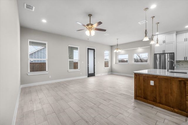 2561 Burton Avenue, Fort Worth, TX 76105