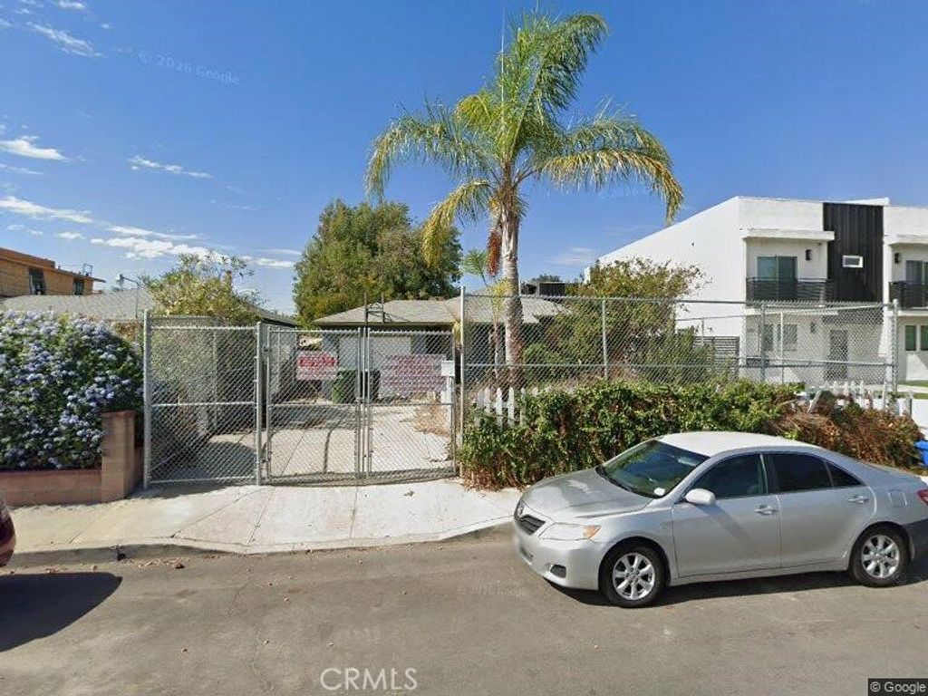 5647 Satsuma, Los Angeles, CA 91601 — exterior