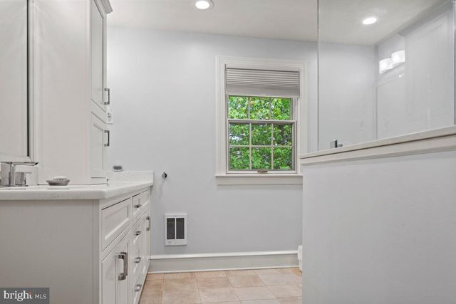 16 BLAKEMORE CT, Doylestown, PA 18901