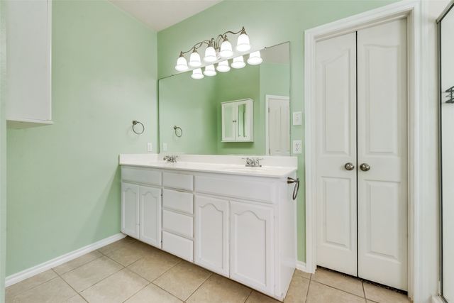 5900 Ozark Drive, Fort Worth, TX 76131