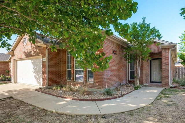 5900 Ozark Drive, Fort Worth, TX 76131