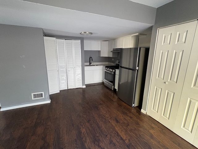 4W Fernwood Drive, Bolingbrook, IL 60440