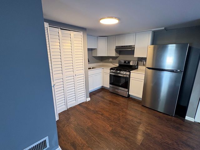 4W Fernwood Drive, Bolingbrook, IL 60440