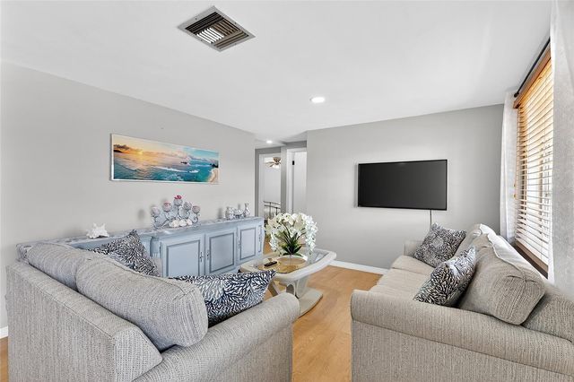 1025 DEAL LANE, Holiday, FL 34691