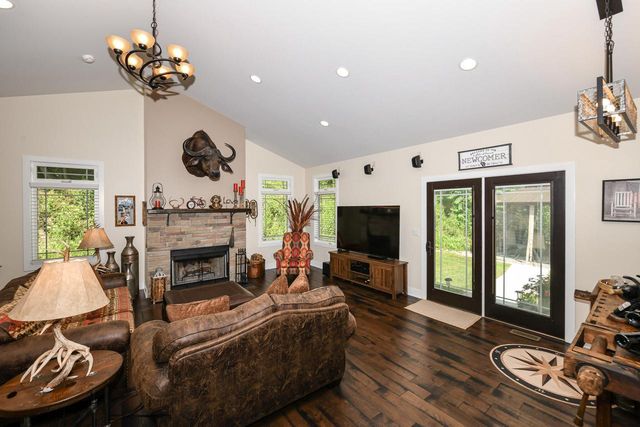 W4156 Longfellow DRIVE, Lake Geneva, WI 53147