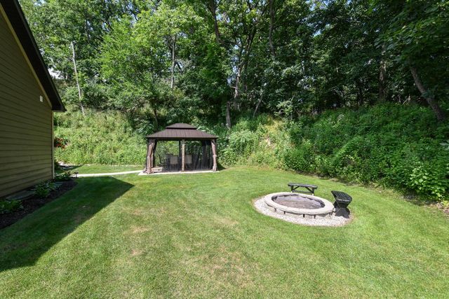 W4156 Longfellow DRIVE, Lake Geneva, WI 53147