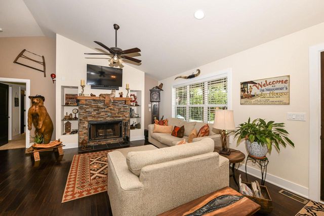 W4156 Longfellow DRIVE, Lake Geneva, WI 53147