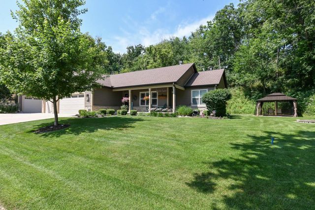 W4156 Longfellow DRIVE, Lake Geneva, WI 53147