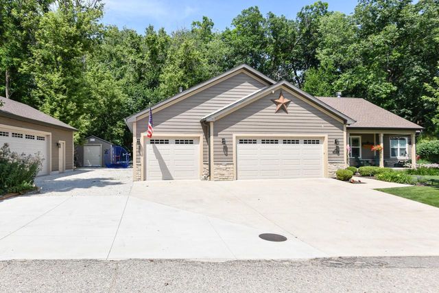 W4156 Longfellow DRIVE, Lake Geneva, WI 53147