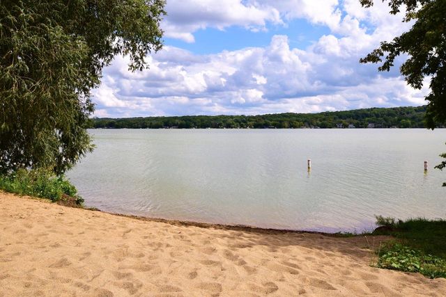 W4156 Longfellow DRIVE, Lake Geneva, WI 53147