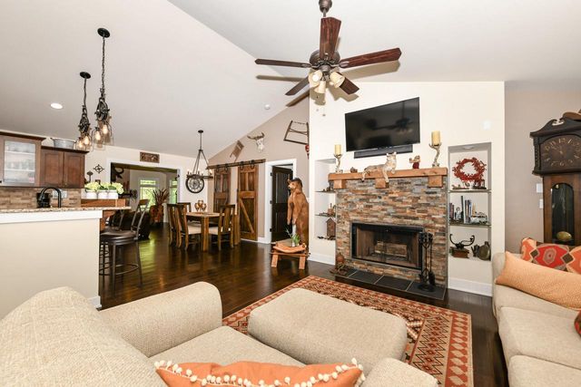 W4156 Longfellow DRIVE, Lake Geneva, WI 53147