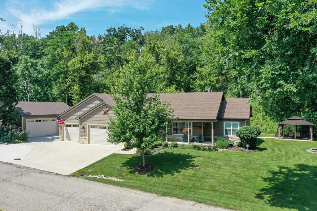 W4156 Longfellow DRIVE, Lake Geneva, WI 53147