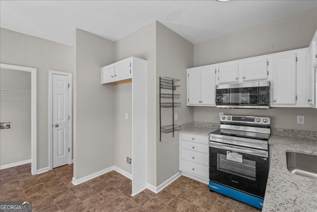 8627 Foxridge Drive, Winston, GA 30187