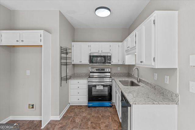 8627 Foxridge Drive, Winston, GA 30187