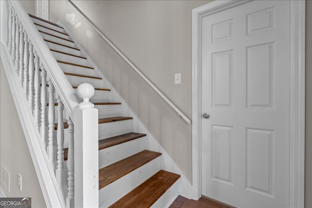 8627 Foxridge Drive, Winston, GA 30187