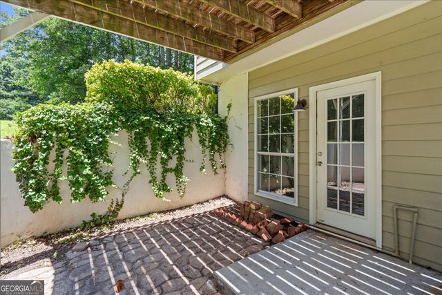 8627 Foxridge Drive, Winston, GA 30187