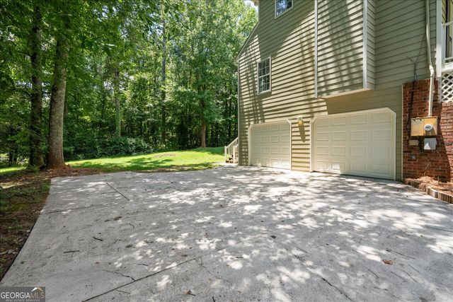 8627 Foxridge Drive, Winston, GA 30187