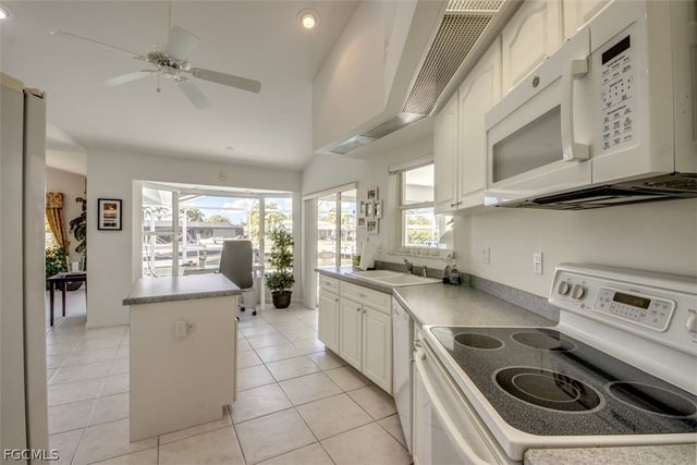 5142 SW 2nd PL, Cape Coral, FL 33914