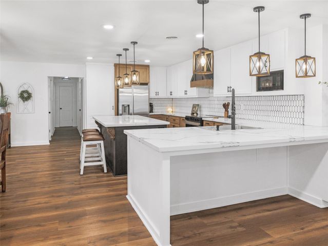 1409 Kathy Avenue, Sealy, TX 77474