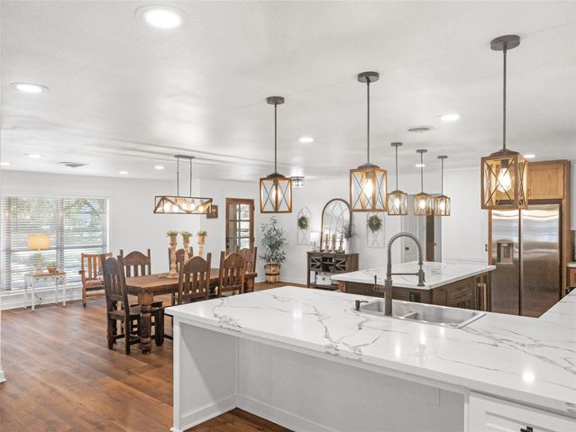 1409 Kathy Avenue, Sealy, TX 77474
