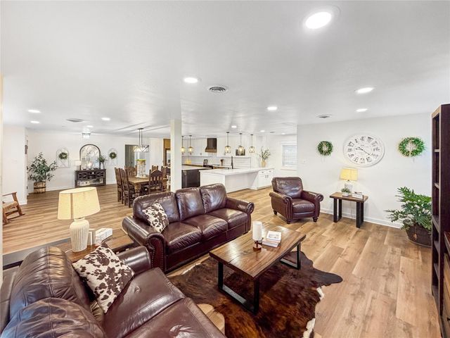 1409 Kathy Avenue, Sealy, TX 77474