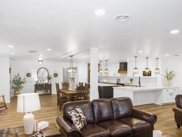 1409 Kathy Avenue, Sealy, TX 77474