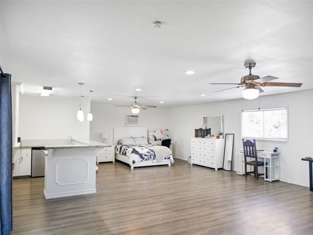 1409 Kathy Avenue, Sealy, TX 77474