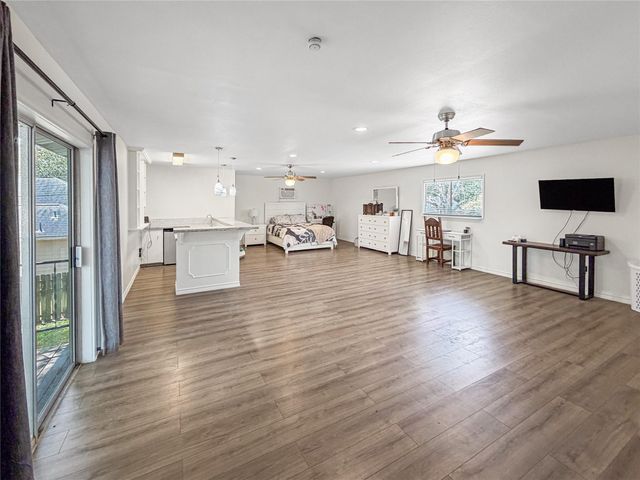 1409 Kathy Avenue, Sealy, TX 77474