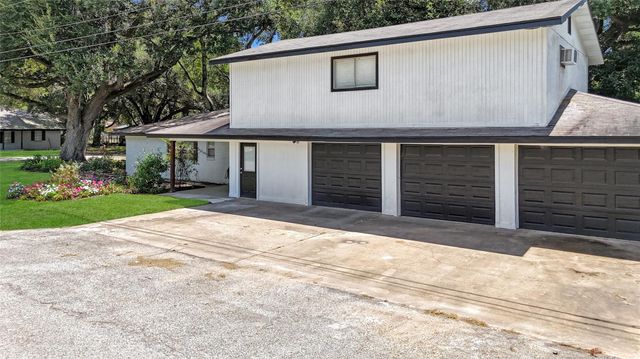 1409 Kathy Avenue, Sealy, TX 77474