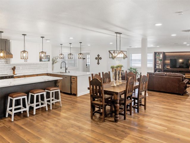 1409 Kathy Avenue, Sealy, TX 77474
