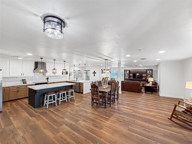 1409 Kathy Avenue, Sealy, TX 77474