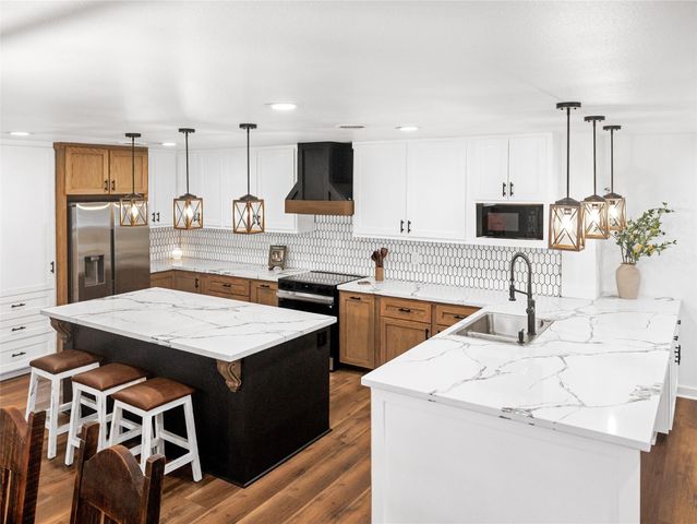 1409 Kathy Avenue, Sealy, TX 77474