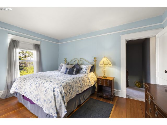 336 HILL St, Silverton, OR 97381