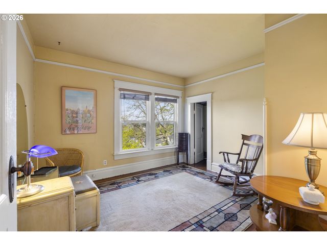 336 HILL St, Silverton, OR 97381