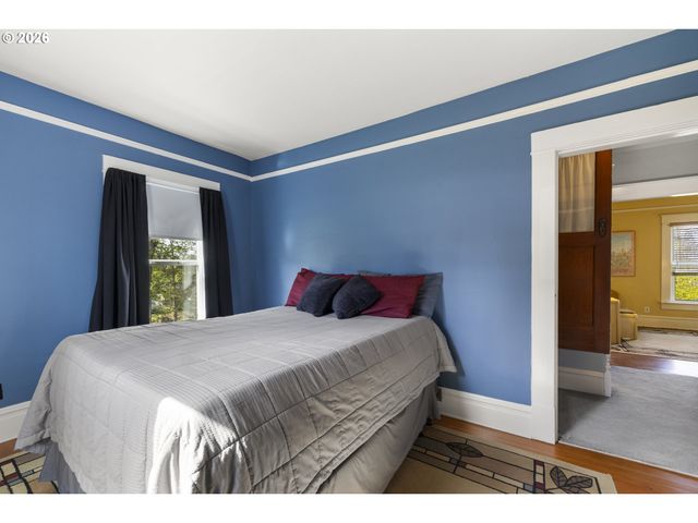 336 HILL St, Silverton, OR 97381