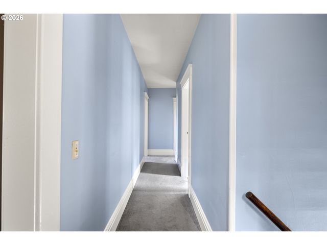 336 HILL St, Silverton, OR 97381