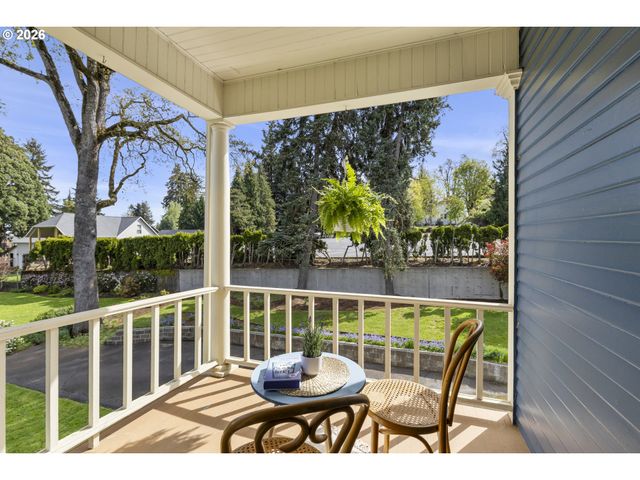 336 HILL St, Silverton, OR 97381