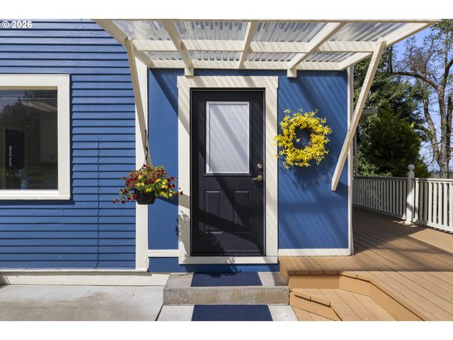 336 HILL St, Silverton, OR 97381