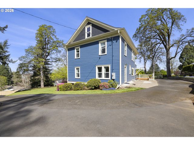336 HILL St, Silverton, OR 97381