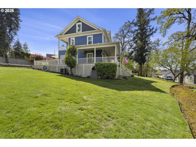 336 HILL St, Silverton, OR 97381