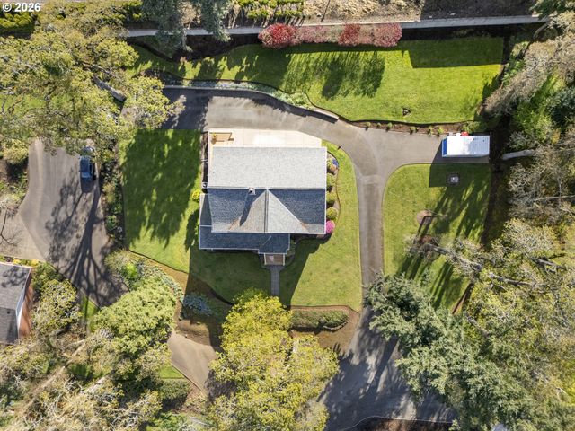 336 HILL St, Silverton, OR 97381