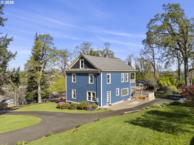 336 HILL St, Silverton, OR 97381