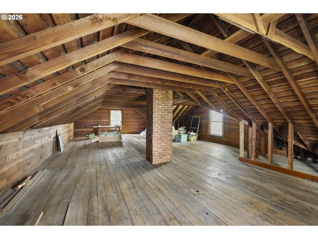 336 HILL St, Silverton, OR 97381