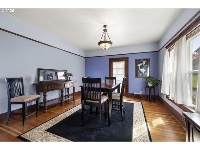 336 HILL St, Silverton, OR 97381