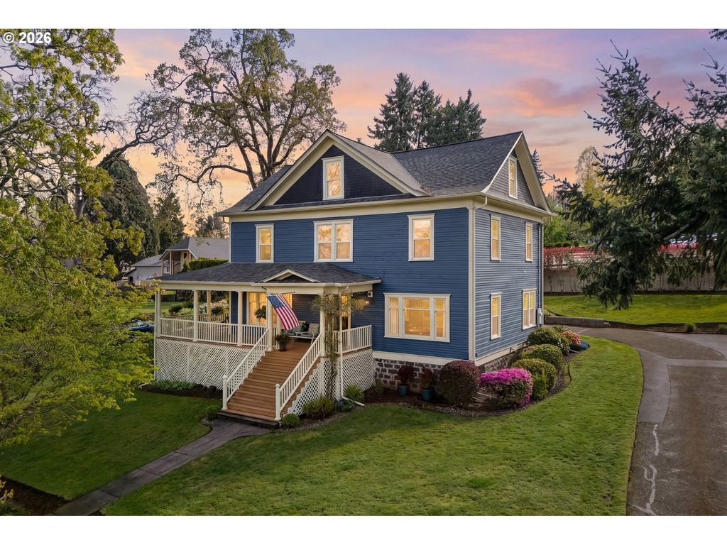 336 HILL St, Silverton, OR 97381