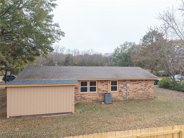 1009 SW 10th, Muldrow, OK 74948