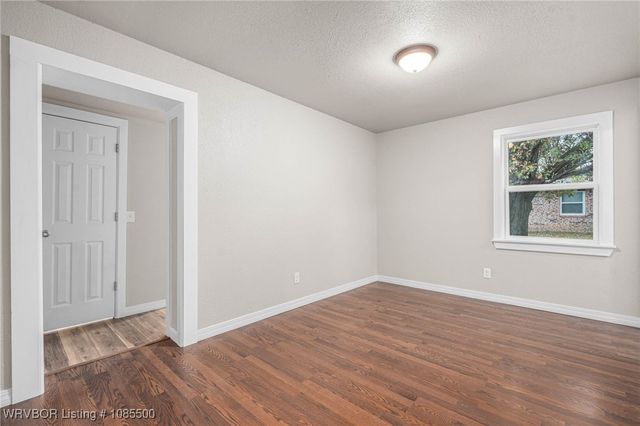 1009 SW 10th, Muldrow, OK 74948