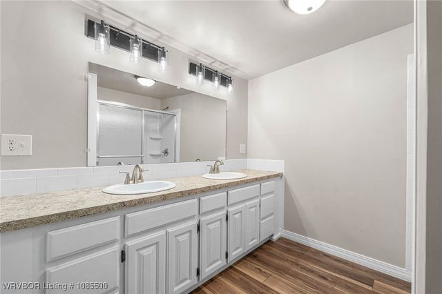 1009 SW 10th, Muldrow, OK 74948