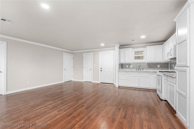 1009 SW 10th, Muldrow, OK 74948